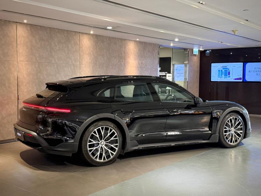 TAYCAN 4 CROSS TURISMO - Image 4